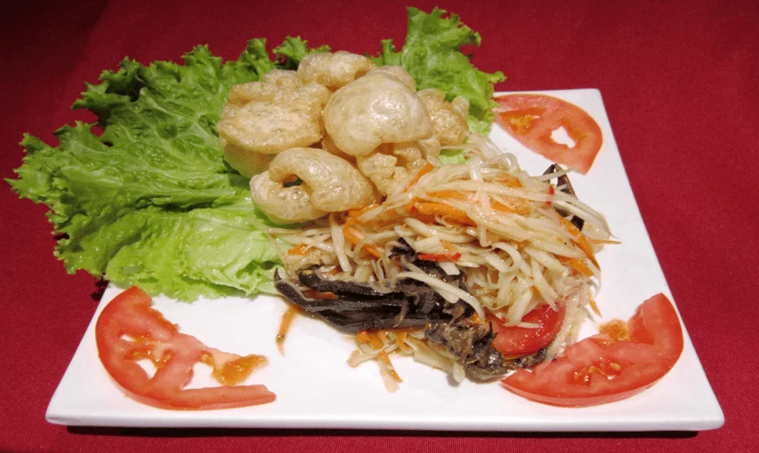 168 - salade papaye thaï 168 - Salade papaye au crabe salé et couenne de porc frite