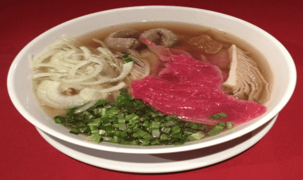 300 - Soupe Pho spécial au boeuf, boulettes, nerfs et feuillet