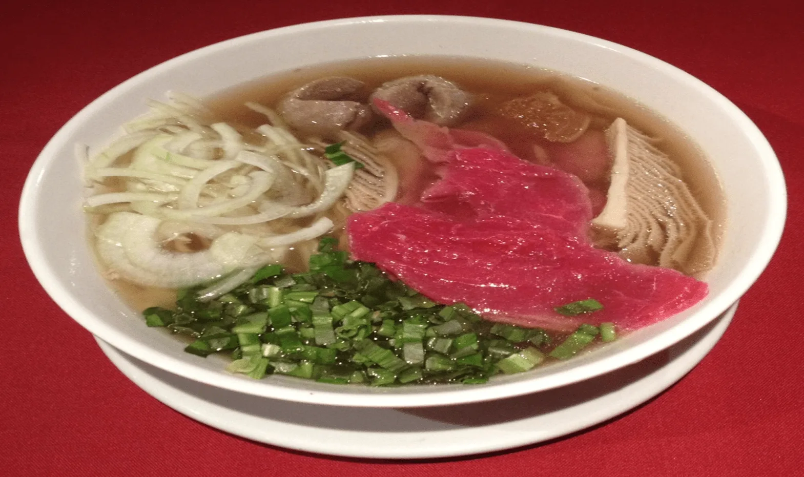 300 - pho spécial 300 - Soupe Pho spécial au boeuf, boulettes, nerfs et feuillet