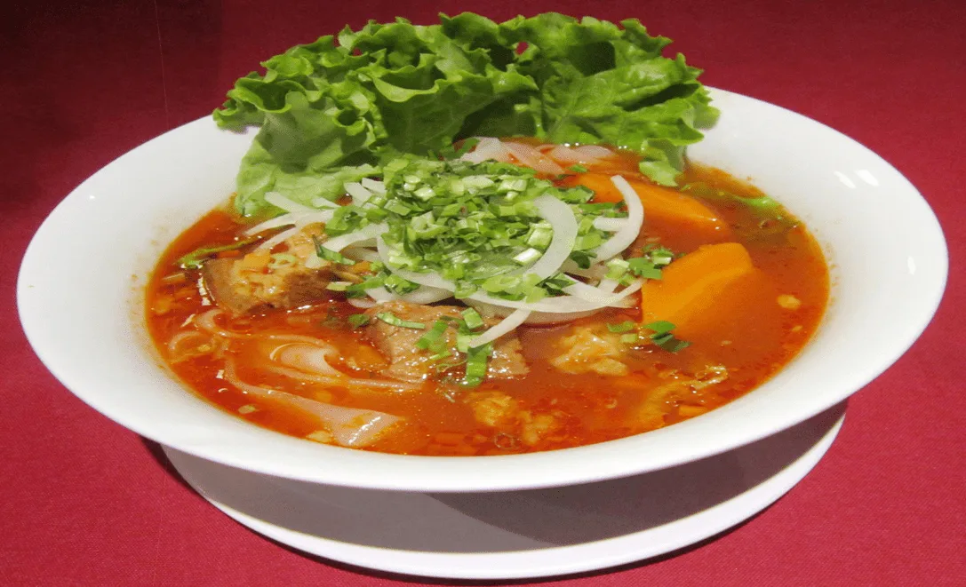 355 - Soupe ragoût de boeuf 355P - Soupe de pâtes de riz au ragoût de boeuf nerf et tripes