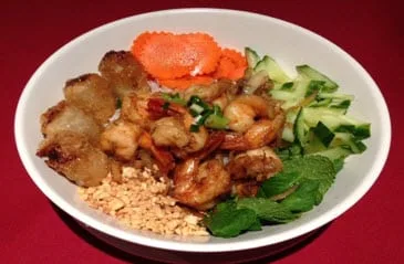 537 537 - Vermicelles aux crevettes et nems
