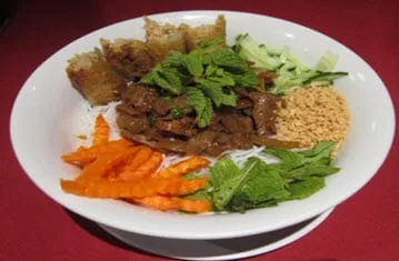 539 539 - Bo bun (vermicelles au bœuf et nems)