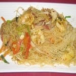 552 - Vermicelles singapour au porc laqué et crevettes (pimenté)