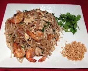 570 - Pad thaï (pâtes de riz aux crevettes à la sauce thaï)